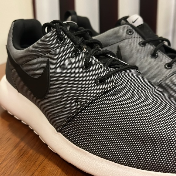 Nike Rosherun Roshe One Premium Shoes Sneakers new 525234 010 Mens Size 8 - Picture 3 of 11